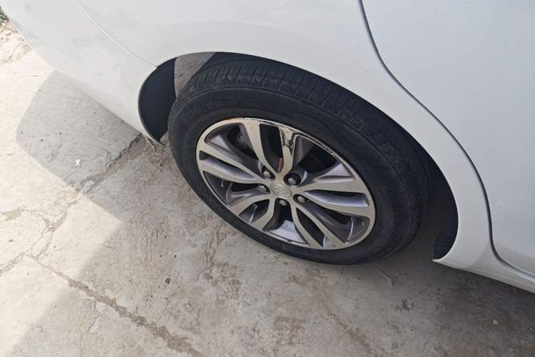 Used Buick GT 2021 Revised Version 1.3T Automatic Mild Hybrid Elite Edition Right Rear Wheel Hub