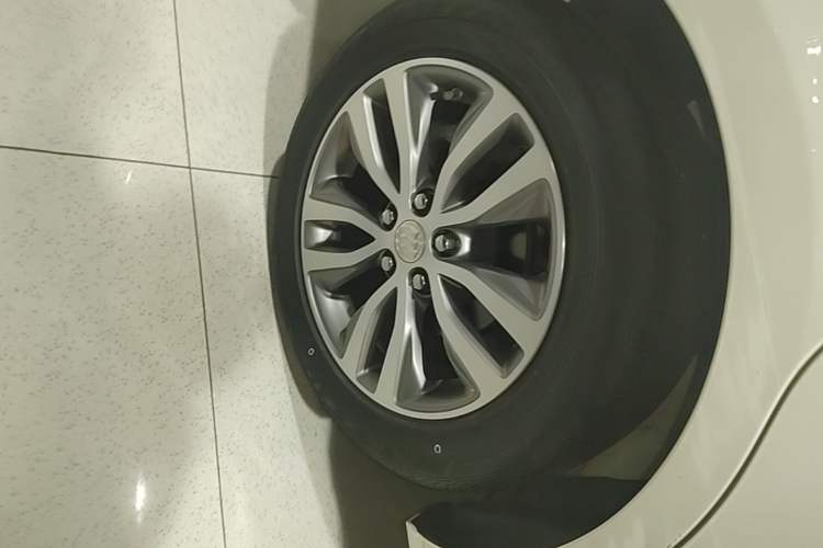Used Buick GT 2021 1.3T Automatic Mild Hybrid Elite Version Right Rear Wheel Hub