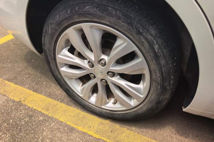 Used Buick GT 2021 Revised Version Flagship 1.5L Automatic Elite Edition Right Rear Wheel Hub