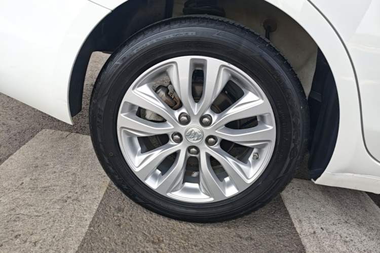 Used Buick GT 2021 Revised Version Flagship 1.5L Automatic Elite Edition Right Rear Wheel Hub