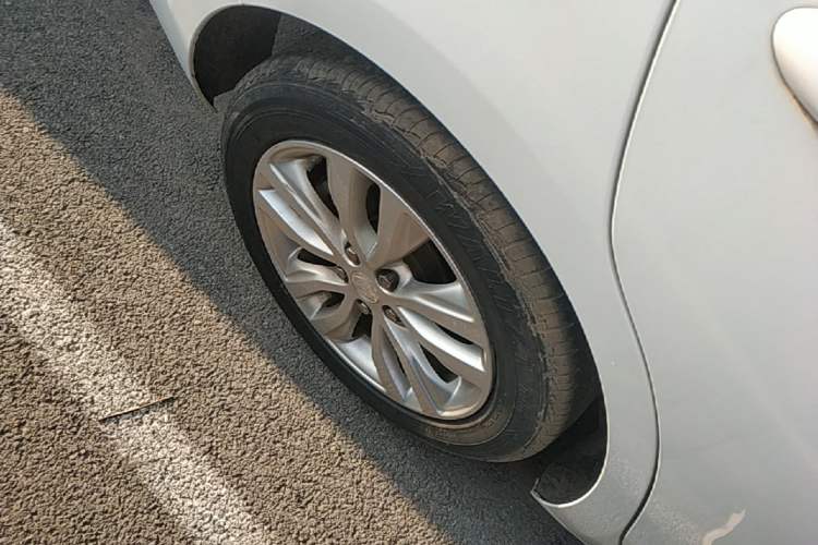 Used Buick GT 2021 Revised Version Flagship 1.5L Automatic Entry-Level Trim Right Rear Wheel Hub