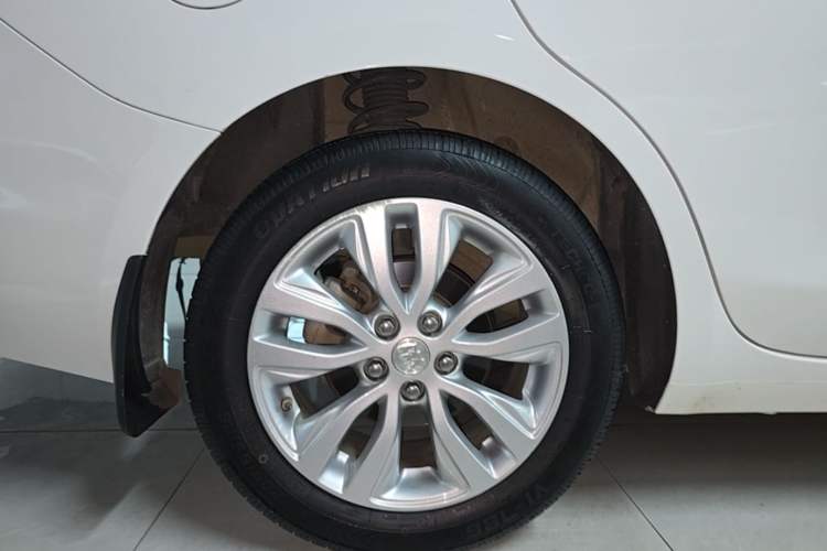 Used Buick GT 2021 Revised Version Flagship 1.5L Automatic Entry-Level Trim Right Rear Wheel Hub