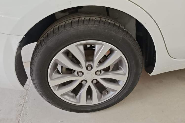 Used Buick GT 2021 Revised Version 1.3T Automatic Mild Hybrid Advanced Edition Right Rear Wheel Hub