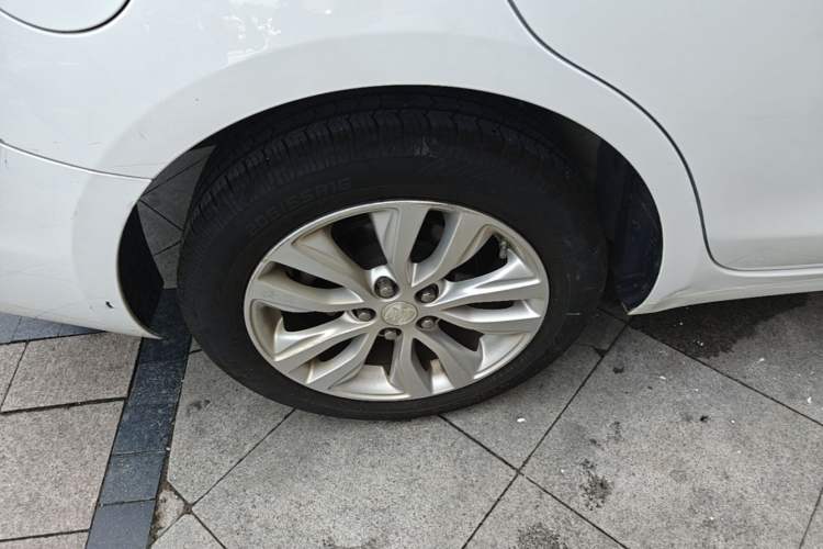 Used Buick GT 2021 Exemplar 1.5L Automatic Elite Version Right Rear Wheel Hub