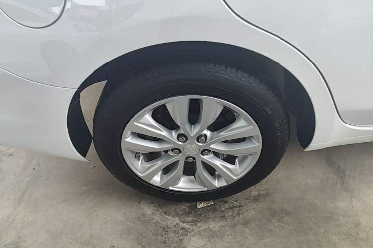 Used Buick GT 2021 Revised Version Flagship 1.5L Automatic Entry-Level Trim Right Rear Wheel Hub