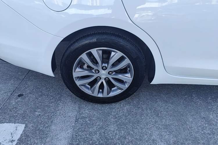 Used Buick GT 2021 1.3T Automatic Mild Hybrid Elite Version Right Rear Wheel Hub