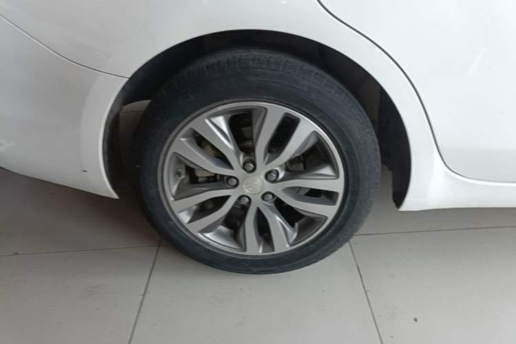Used Buick GT 2021 Revised Version 1.3T Automatic Mild Hybrid Elite Edition Right Rear Wheel Hub
