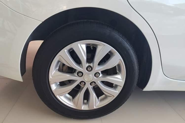 Used Buick GT 2021 Exemplar 1.5L Automatic Elite Version Right Rear Wheel Hub
