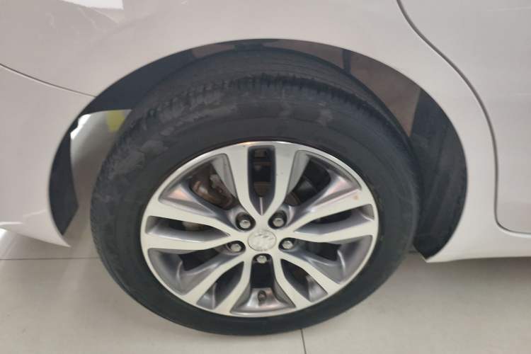 Used Buick GT 2021 Revised Version 1.3T Automatic Mild Hybrid Elite Edition Right Rear Wheel Hub