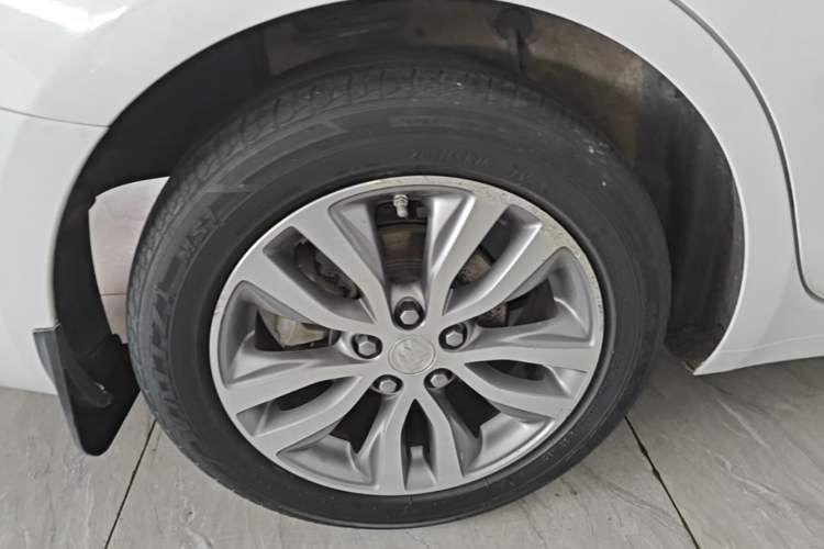 Used Buick GT 2021 1.3T Automatic Mild Hybrid Elite Version Right Rear Wheel Hub