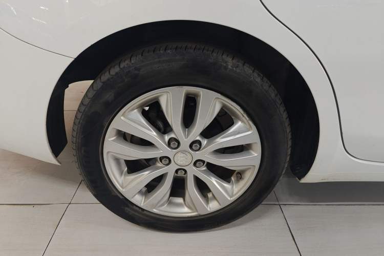 Used Buick GT 2021 Revised Version Flagship 1.5L Automatic Elite Edition Right Rear Wheel Hub