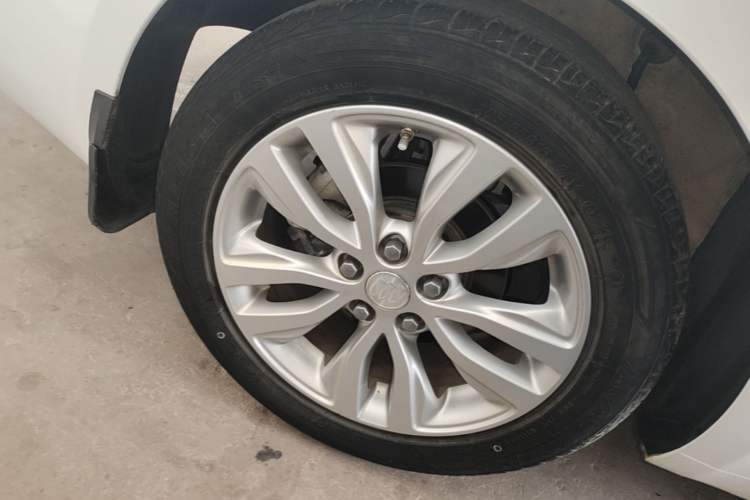 Used Buick GT 2021 Exemplar 1.5L Automatic Elite Version Right Rear Wheel Hub