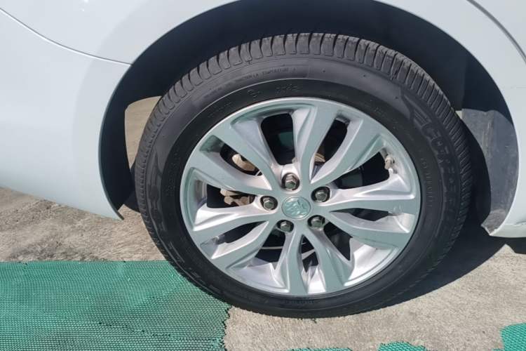 Used Buick GT 2021 Revised Version Flagship 1.5L Automatic Elite Edition Right Rear Wheel Hub