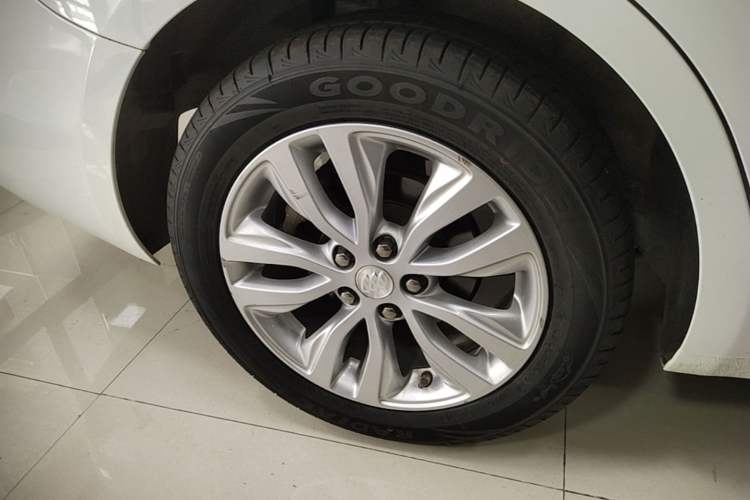 Used Buick GT 2021 Revised Version Flagship 1.5L Automatic Elite Edition Right Rear Wheel Hub