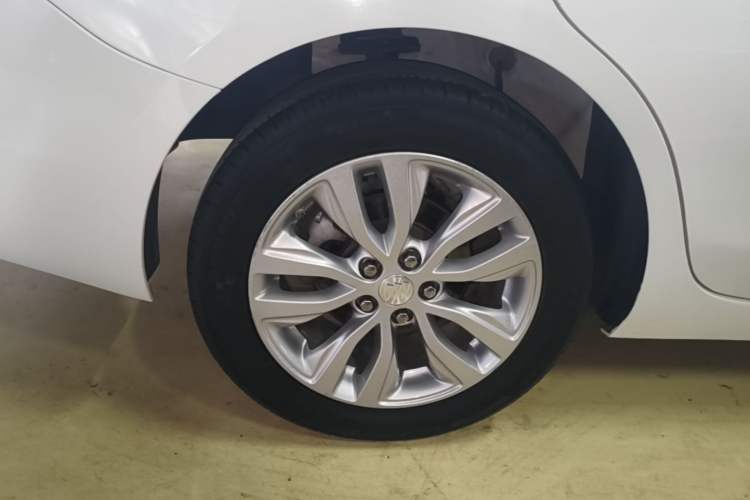 Used Buick GT 2021 Revised Version Flagship 1.5L Automatic Elite Edition Right Rear Wheel Hub