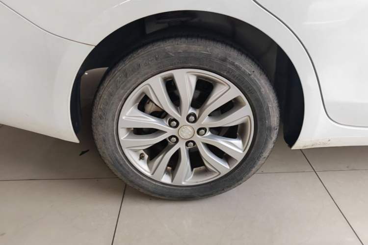 Used Buick GT 2021 Revised Version Flagship 1.5L Automatic Elite Edition Right Rear Wheel Hub