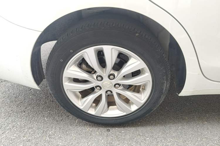 Used Buick GT 2021 Revised Version Flagship 1.5L Automatic Elite Edition Right Rear Wheel Hub