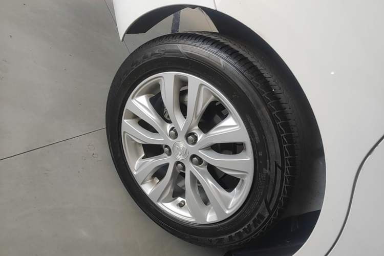 Used Buick GT 2021 Revised Version Flagship 1.5L Automatic Elite Edition Right Rear Wheel Hub