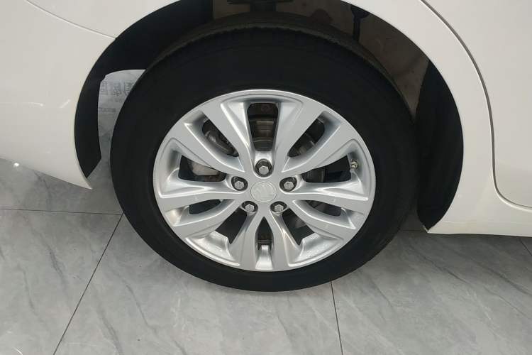 Used Buick GT 2021 Revised Version Flagship 1.5L Automatic Elite Edition Right Rear Wheel Hub