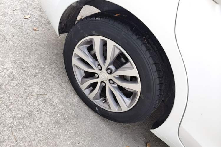 Used Buick GT 2021 Revised Version 1.3T Automatic Mild Hybrid Advanced Edition Right Rear Wheel Hub