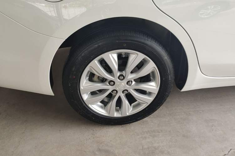 Used Buick GT 2021 Revised Version Flagship 1.5L Automatic Elite Edition Right Rear Wheel Hub