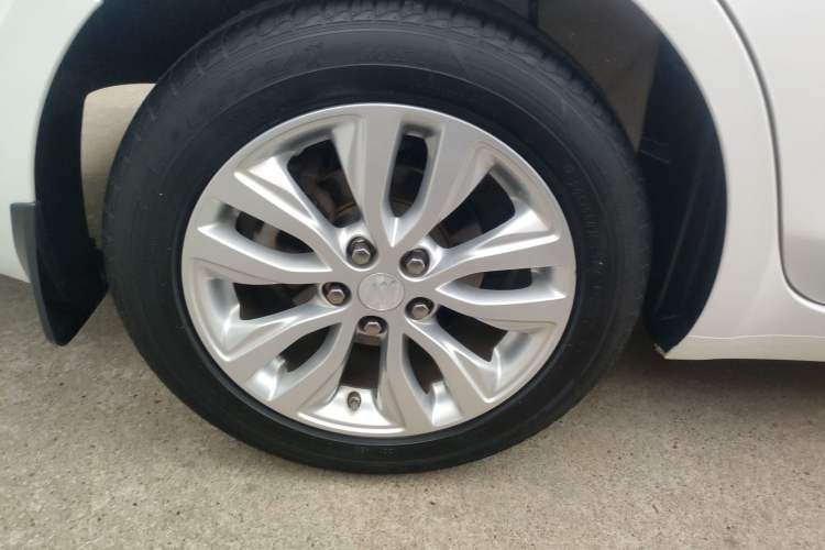 Used Buick GT 2021 Revised Version Flagship 1.5L Automatic Elite Edition Right Rear Wheel Hub