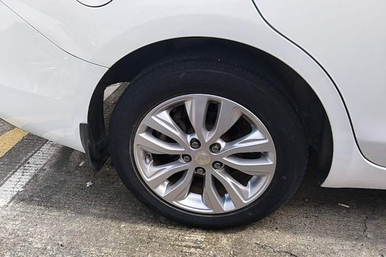 Used Buick GT 2021 Revised Version Flagship 1.5L Automatic Elite Edition Right Rear Wheel Hub