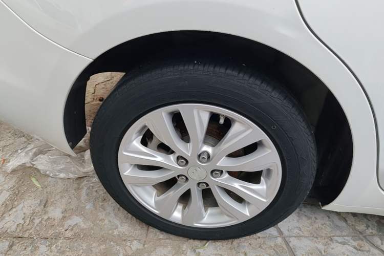 Used Buick GT 2021 Revised Version Flagship 1.5L Automatic Entry-Level Trim Right Rear Wheel Hub