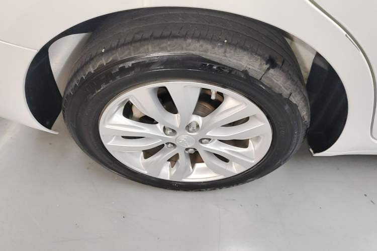 Used Buick GT 2021 Revised Version Flagship 1.5L Automatic Entry-Level Trim Right Rear Wheel Hub