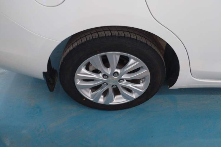 Used Buick GT 2021 Revised Version Flagship 1.5L Automatic Elite Edition Right Rear Wheel Hub