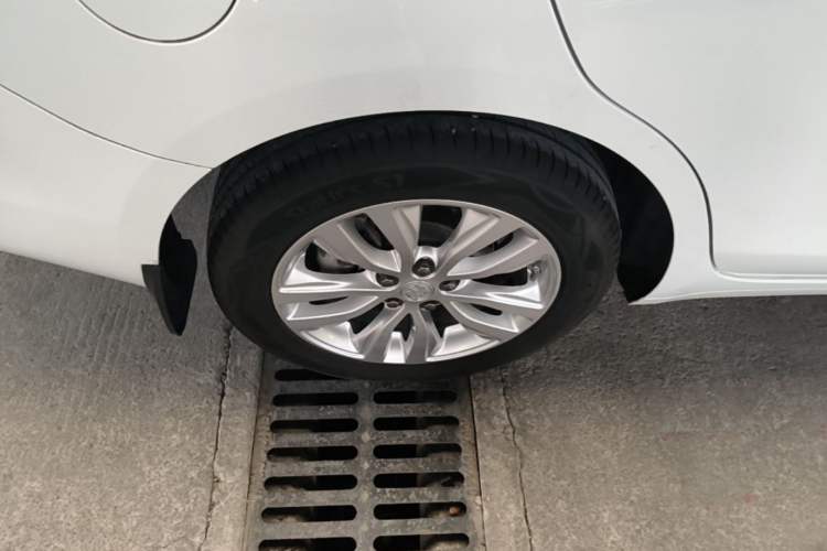 Used Buick GT 2021 Revised Version Flagship 1.5L Automatic Elite Edition Right Rear Wheel Hub