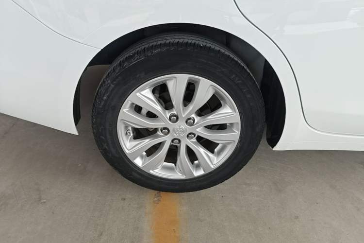 Used Buick GT 2021 Revised Version Flagship 1.5L Automatic Elite Edition Right Rear Wheel Hub