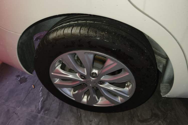 Used Buick GT 2021 Revised Version Flagship 1.5L Automatic Entry-Level Trim Right Rear Wheel Hub