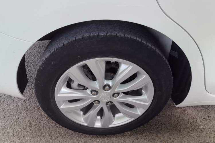 Used Buick GT 2021 Revised Version Flagship 1.5L Automatic Elite Edition Right Rear Wheel Hub