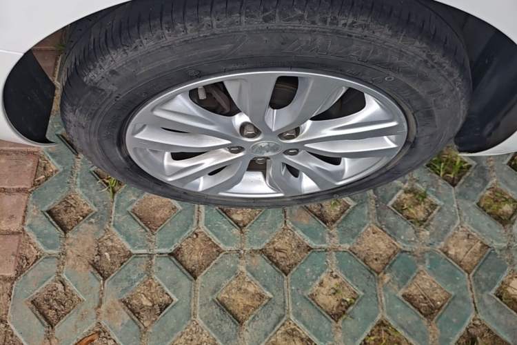Used Buick GT 2021 Revised Version Flagship 1.5L Automatic Elite Edition Right Rear Wheel Hub