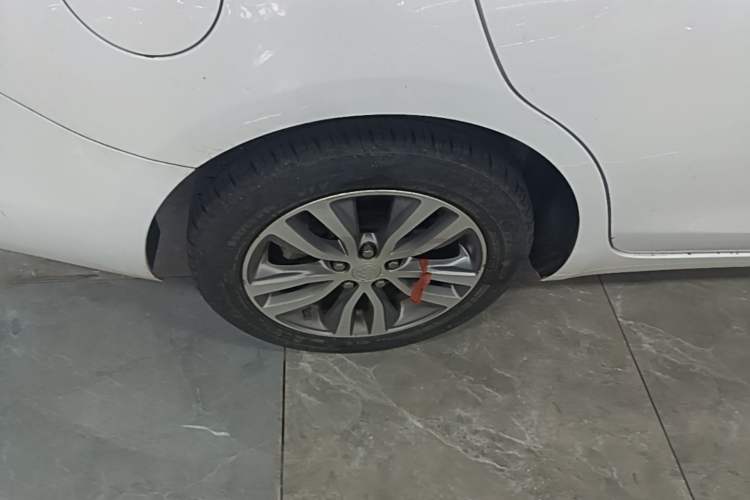 Used Buick GT 2021 1.3T Automatic Mild Hybrid Elite Version Right Rear Wheel Hub