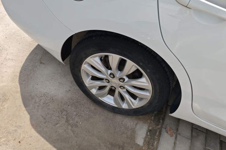 Used Buick GT 2021 Revised Version Flagship 1.5L Automatic Elite Edition Right Rear Wheel Hub