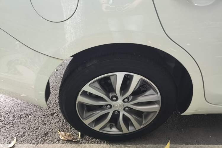 Used Buick GT 2021 Revised Version 1.3T Automatic Mild Hybrid Elite Edition Right Rear Wheel Hub