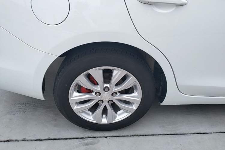 Used Buick GT 2021 Revised Version Flagship 1.5L Automatic Elite Edition Right Rear Wheel Hub