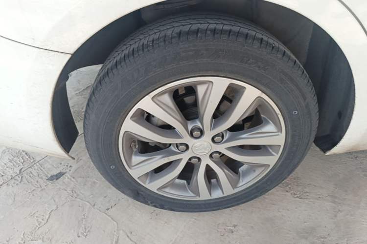 Used Buick GT 2021 1.3T Automatic Mild Hybrid Elite Version Right Rear Wheel Hub