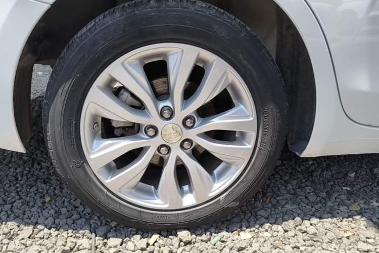 Used Buick GT 2021 Revised Version Flagship 1.5L Automatic Elite Edition Right Rear Wheel Hub