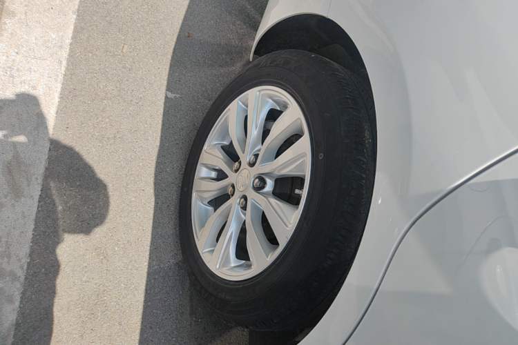 Used Buick GT 2021 Revised Version Flagship 1.5L Automatic Elite Edition Right Rear Wheel Hub