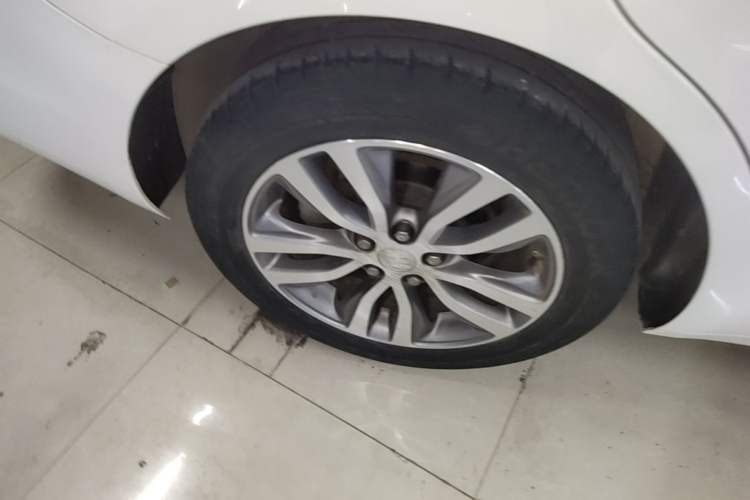 Used Buick GT 2021 1.3T Automatic Mild Hybrid Elite Version Right Rear Wheel Hub