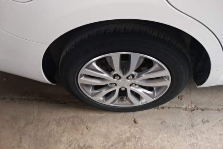 Used Buick GT 2021 1.3T Automatic Mild Hybrid Elite Version Right Rear Wheel Hub