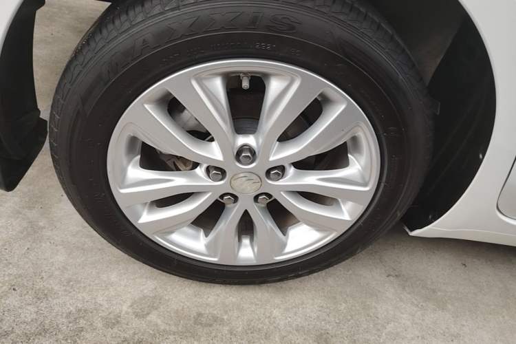 Used Buick GT 2021 Revised Version Flagship 1.5L Automatic Elite Edition Right Rear Wheel Hub