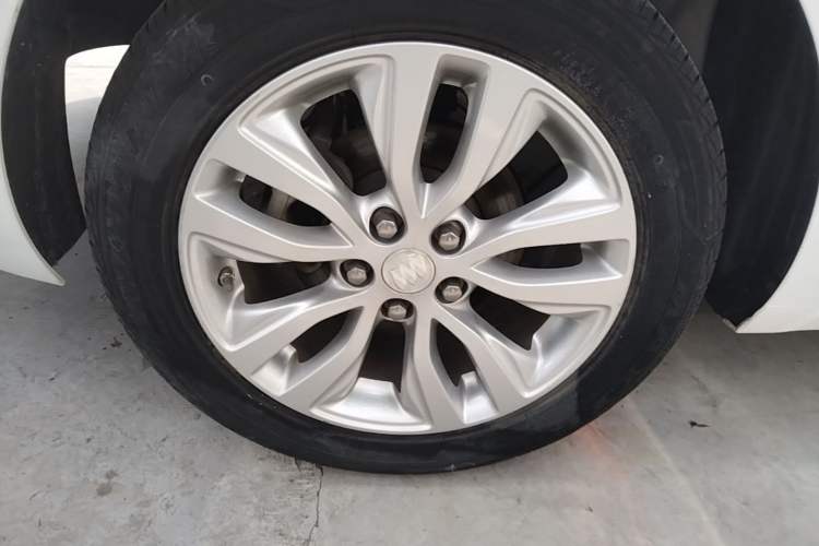 Used Buick GT 2021 Revised Version Flagship 1.5L Automatic Elite Edition Right Rear Wheel Hub