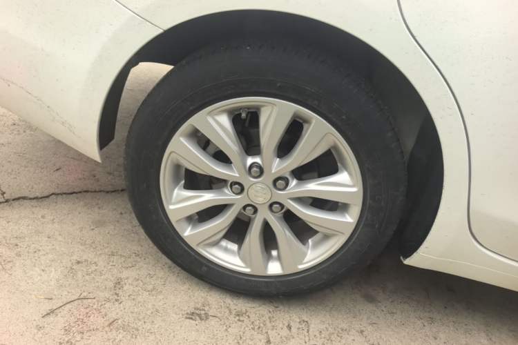 Used Buick GT 2021 Revised Version Flagship 1.5L Automatic Elite Edition Right Rear Wheel Hub