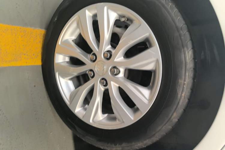 Used Buick GT 2021 Revised Version Flagship 1.5L Automatic Elite Edition Right Rear Wheel Hub