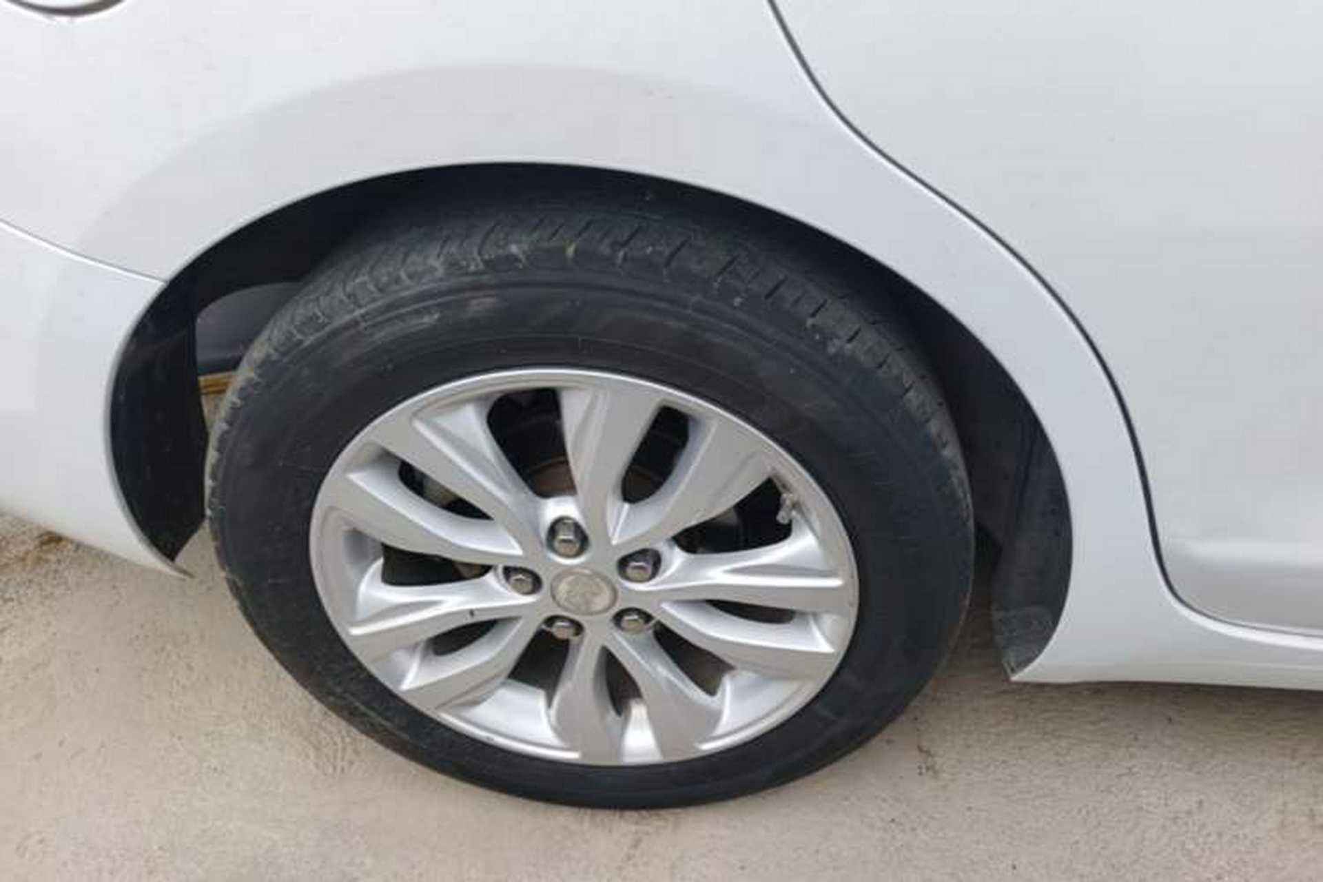 Used Buick GT 2021 Exemplar 1.5L Automatic Elite Version Right Rear Wheel Hub
