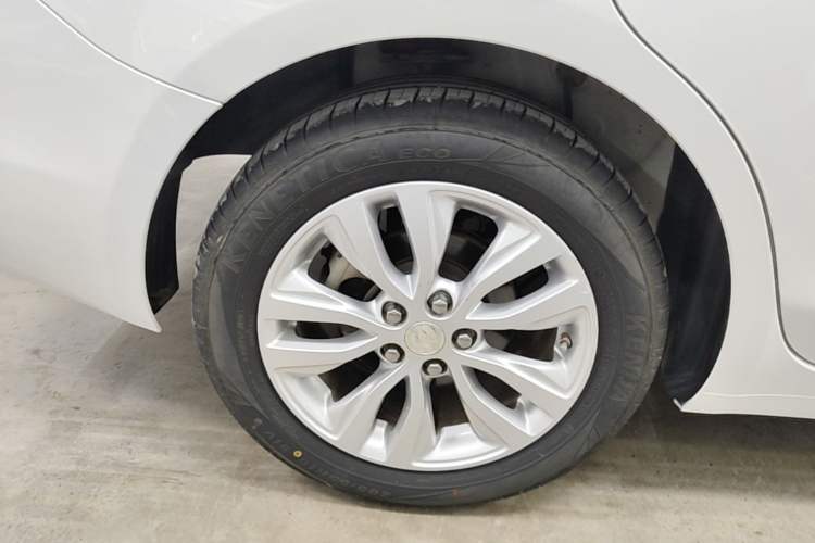 Used Buick GT 2021 Revised Version Flagship 1.5L Automatic Elite Edition Right Rear Wheel Hub